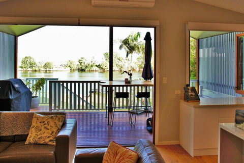 Riverlily - Accommodation Redcliffe 7