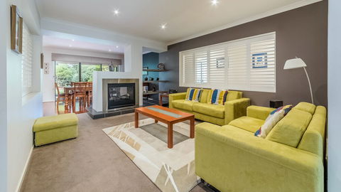 Oceans 11 Surfside Wifi & Foxtel PET Friendly - Accommodation Redcliffe 4