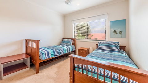 Oceans 11 Surfside Wifi & Foxtel PET Friendly - Accommodation Redcliffe 2