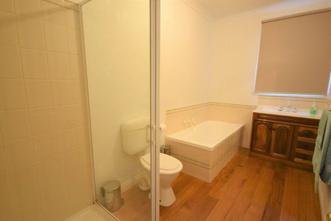 Surfs UP Surf Side - Accommodation Redcliffe 3