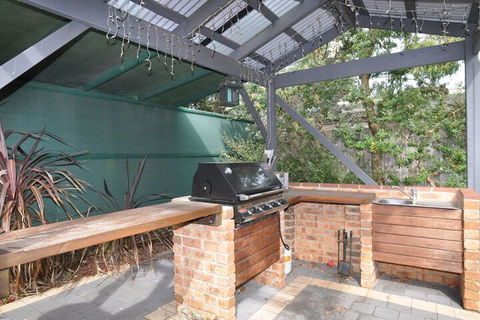 Surfs UP Surf Side - Accommodation Redcliffe 5