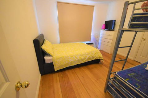 Surfs UP Surf Side - Accommodation Redcliffe 1