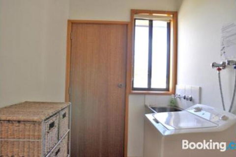 Family Retreat On Anderson - Accommodation Redcliffe 5