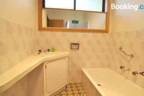 Family Retreat On Anderson - Accommodation Redcliffe 4