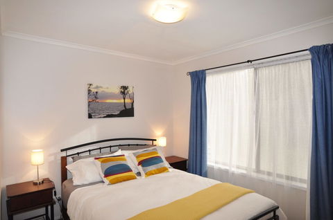 Kyeema Free Wifi & Netflix PET Friendly - Accommodation Redcliffe 1