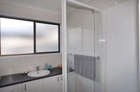 Kyeema Free Wifi & Netflix PET Friendly - Accommodation Redcliffe 2