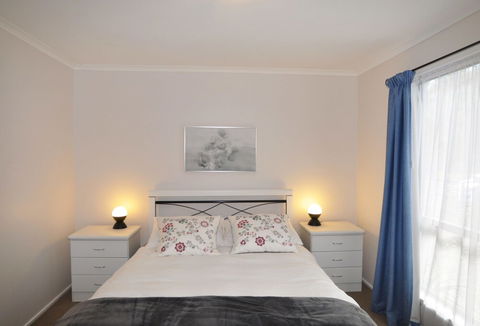 Kyeema Free Wifi & Netflix PET Friendly - Accommodation Redcliffe 3