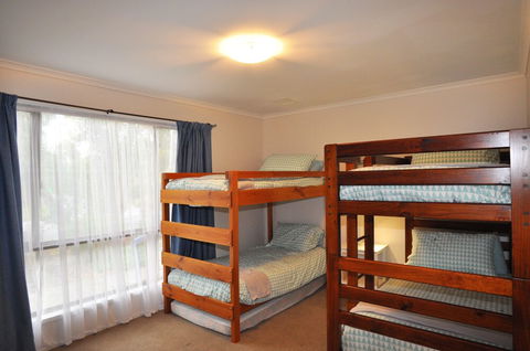 Kyeema Free Wifi & Netflix PET Friendly - Accommodation Redcliffe 4