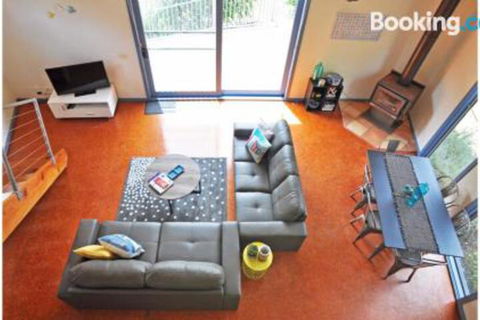 Surf Sounds Free Wifi PET Friendly Surf Side! - Accommodation Redcliffe 2