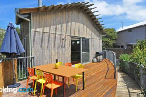 Surf Sounds Free Wifi PET Friendly Surf Side! - Accommodation Redcliffe 0