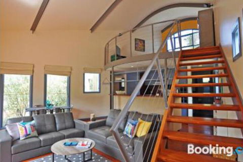 Surf Sounds Free Wifi PET Friendly Surf Side! - Accommodation Redcliffe 3