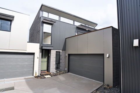 Luxe Townhouse 2 Inlet Side - Accommodation Redcliffe 1