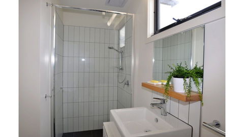 Luxe Townhouse 2 Inlet Side - Accommodation Redcliffe 3