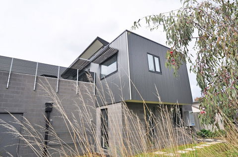 Luxe Townhouse 2 Inlet Side - Accommodation Redcliffe 0