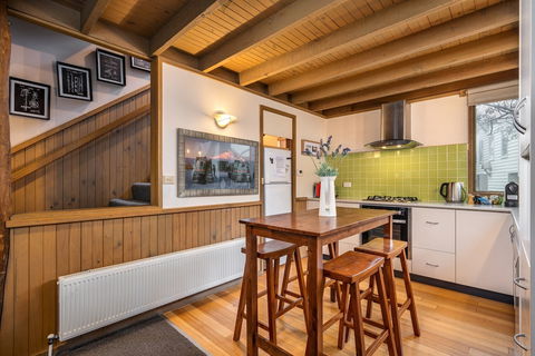 Tambo - Accommodation Redcliffe 4