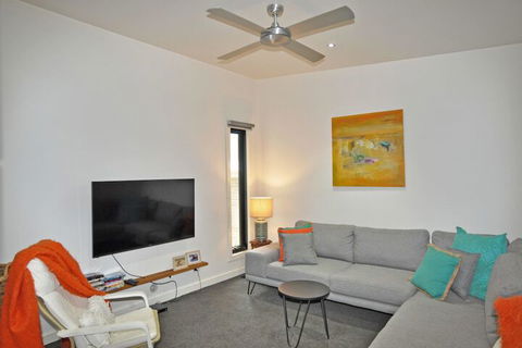 Luxury By THE SEA Close TO THE Beach - Accommodation Redcliffe 5