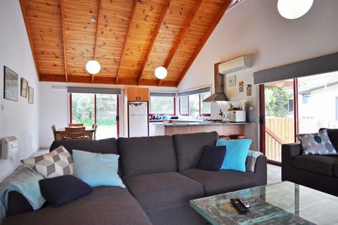 Beilby Beach Cottage Free Wifi & Foxtel PET Friendly - Accommodation Redcliffe 3