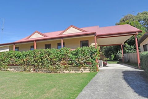 Beilby Beach Cottage Free Wifi & Foxtel PET Friendly - Accommodation Redcliffe 0
