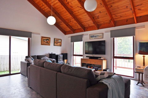 Beilby Beach Cottage Free Wifi & Foxtel PET Friendly - Accommodation Redcliffe 1
