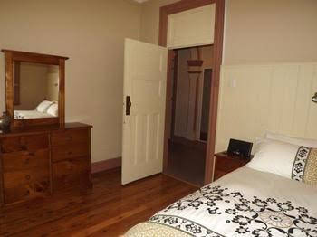 Rosalea Guesthouse - Accommodation Redcliffe 0