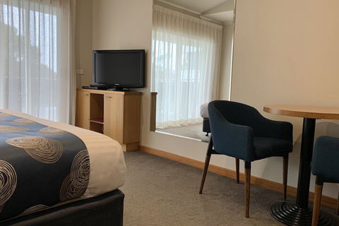 Eugenies Luxury Accommodation - Accommodation Redcliffe 6