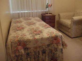 83 On Swan B & B - Accommodation Redcliffe 2