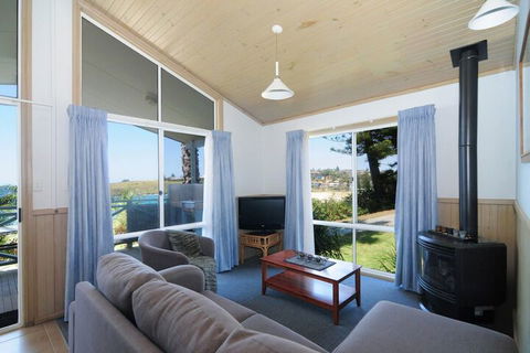 Surf Beach Holiday Park - Accommodation Redcliffe 4