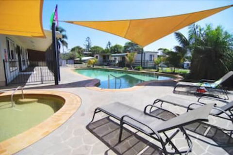 Surf Beach Holiday Park - Accommodation Redcliffe 2