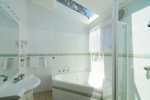 Surf Beach Holiday Park - Accommodation Redcliffe 7
