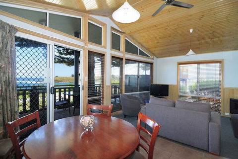 Surf Beach Holiday Park - Accommodation Redcliffe 6