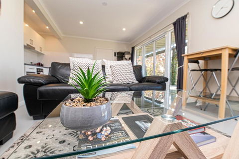 Mortimers Wines The Vines Studio - Accommodation Redcliffe 5