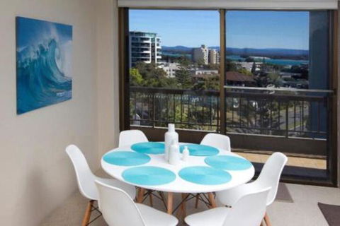 Pinnacle Unit 701 45 49 Head Street - Accommodation Redcliffe 4
