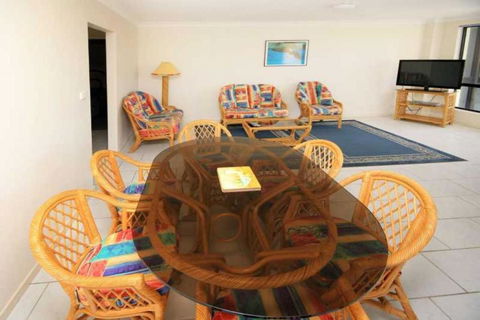 Hi Surf Unit 1 92 Head St. Forster - Accommodation Redcliffe 2