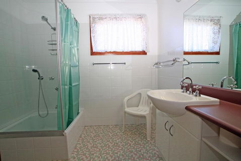 Berrara Cove Beach House - Accommodation Redcliffe 3