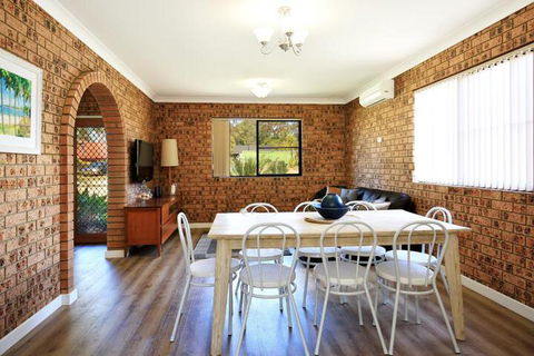 Marias Beach House Pet Friendly - Accommodation Redcliffe 6