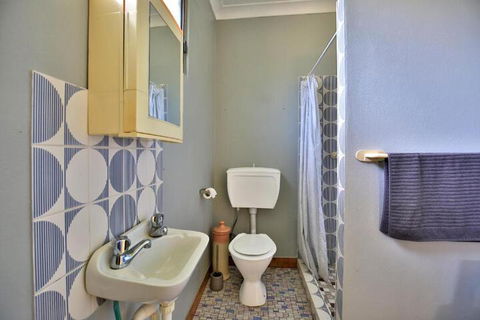 Marias Beach House Pet Friendly - Accommodation Redcliffe 3