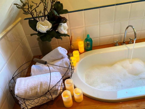 French Cottage & Loft - Accommodation Redcliffe 7