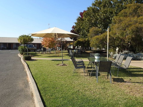Wine Village Motor Inn - Accommodation Redcliffe 0