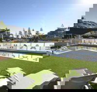 Beach Club Resort - Accommodation Redcliffe