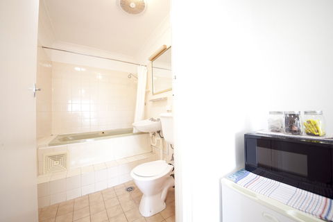 Manly Waves Hotel - Accommodation Redcliffe 1