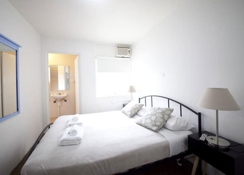 Manly Waves Hotel - Accommodation Redcliffe 2