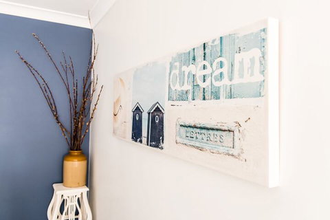 Anne's Waterfront Haven B&B - Accommodation Redcliffe 3