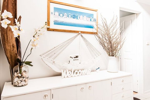 Anne's Waterfront Haven B&B - Accommodation Redcliffe 4