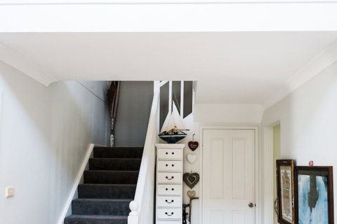 Anne's Waterfront Haven B&B - Accommodation Redcliffe 5