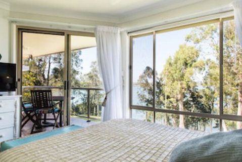 Anne's Waterfront Haven B&B - Accommodation Redcliffe 0