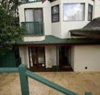 Montville Attic - Accommodation Redcliffe