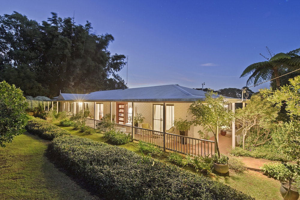 Mapleton QLD Accommodation Redcliffe