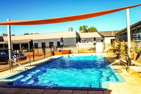 Spinifex Hotel - Accommodation Redcliffe 2