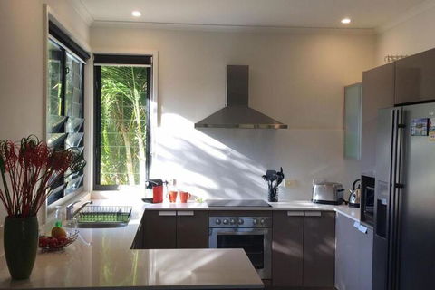 BOOM 5 - Accommodation Redcliffe 3