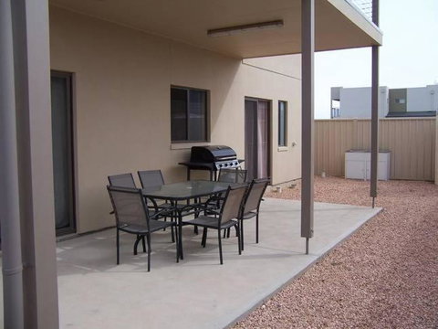 Relax On Par - Accommodation Redcliffe 4